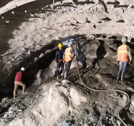 湟中拱顶带模注浆料的施工流程及注意事项